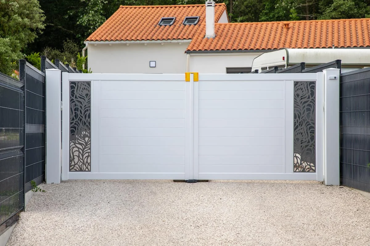 Come implementare la sicurezza dei cancelli a battente per evitare incidenti